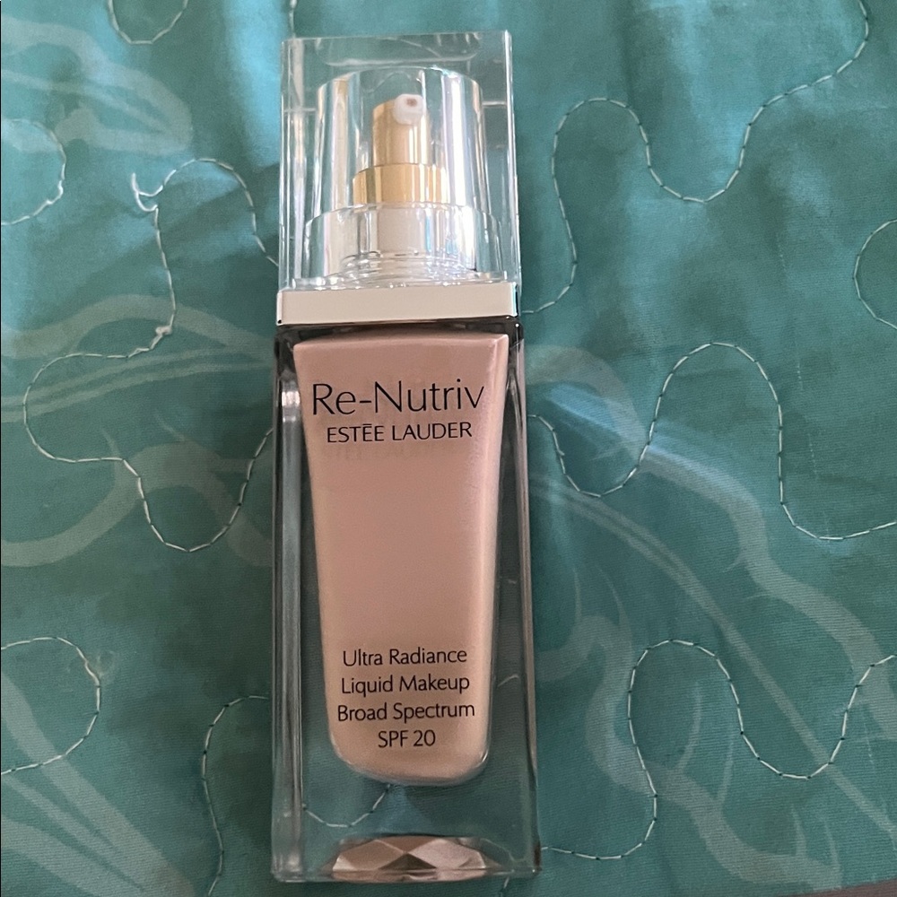 ⬇️⬇️Estee Lauder Re-Nutriv Ultra Radiance Liquid Makeup SPF 20